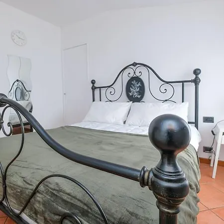 Intero Alloggio: Frida's Lägenhet Bergamo