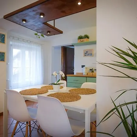 Intero Alloggio: Frida's Apartman *